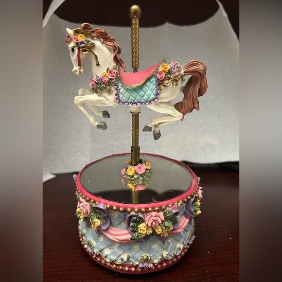 Vintage Carousel Horse Rotating Music Box Wind up - Picture 1 of 2